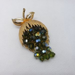 J013 Vintage Schrager grape articulated brooch
